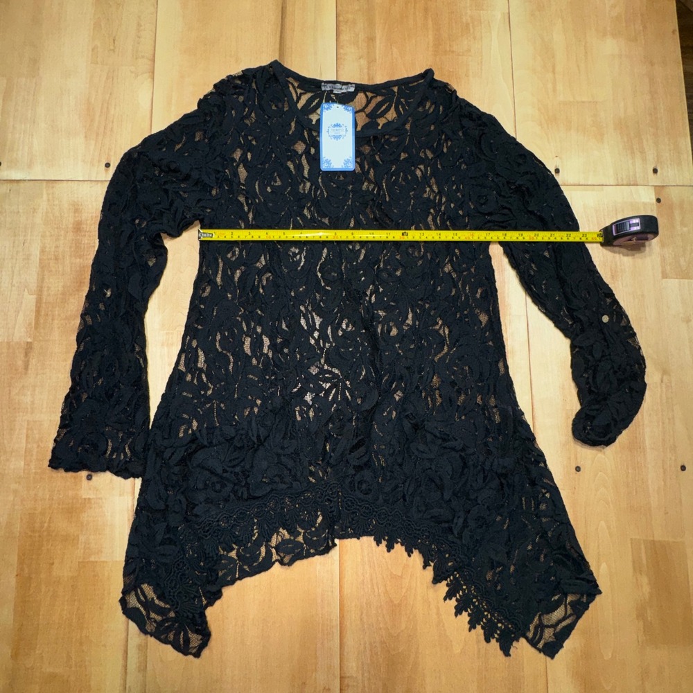 Tempo Paris Black Floral Lace Sharkbite Hem Long Sleeve Top NWT Size L